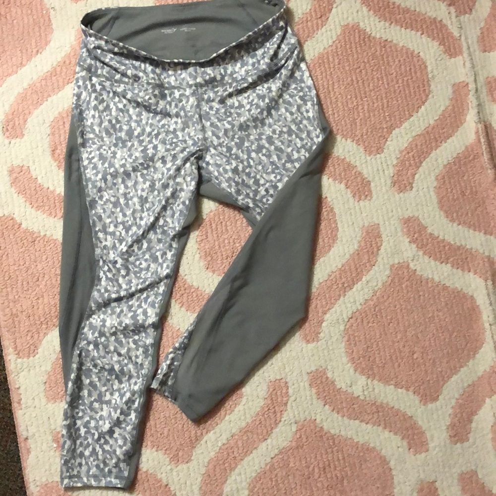 Old Navy active 3/4 elevate leaving go-dry XL